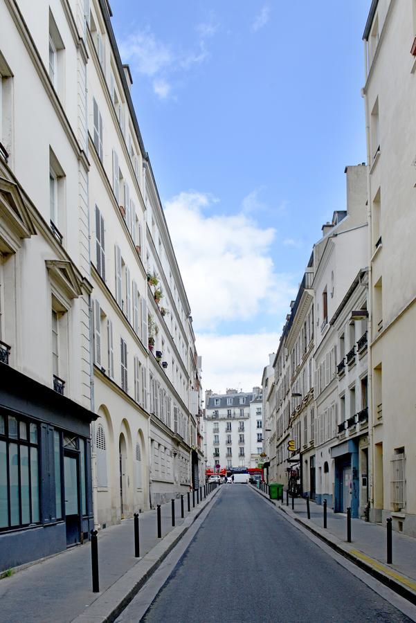 Apartment Paris-place De Clichy Paris